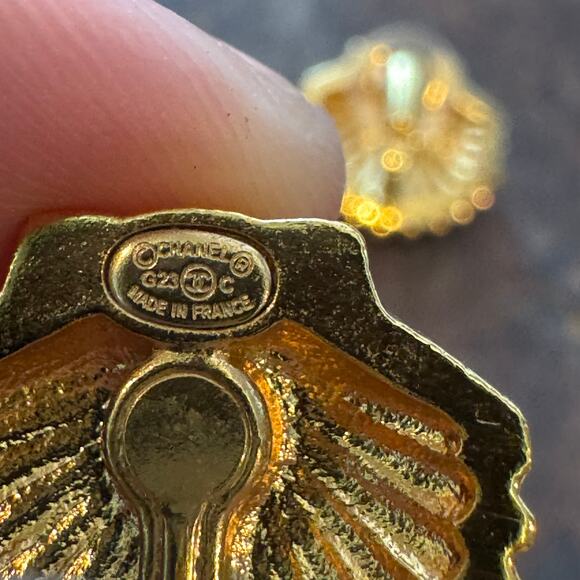 Chanel Modern Rhinestone Shell Clip On Earrings 23C GHW Authentic CoA - Picture 4 of 6